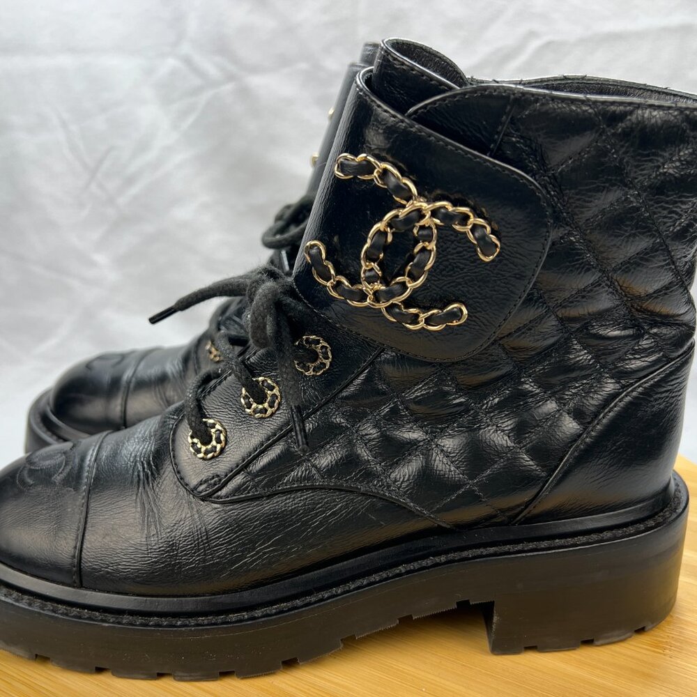 Chanel Women's Chain CC Cap Toe Lace Up Combat Boots Quilted Shiny Calfskin